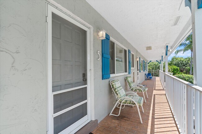 Building Photo - 1202 Palm Trail