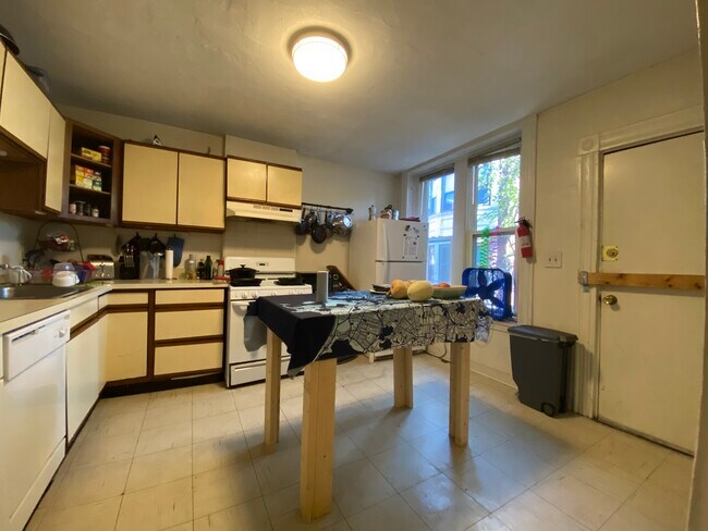 Building Photo - 15 Sewall St