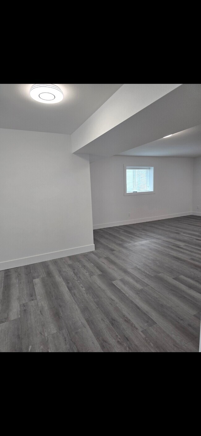Building Photo - 45595 Spruce Dr