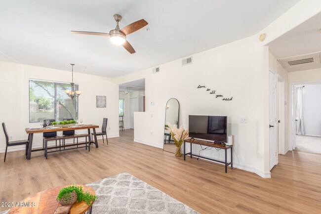 Foto del edificio - 15252 N 100th St