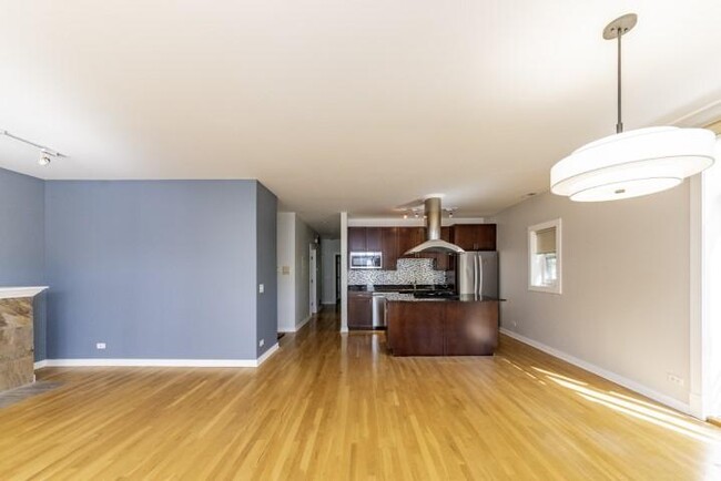 Building Photo - 2 bedroom in Chicago IL 60618