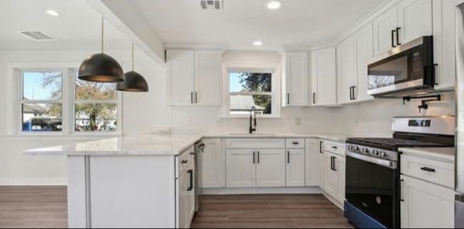 Building Photo - 2412 Jackson Blvd