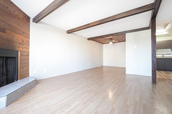 Building Photo - Knottwood Terrace