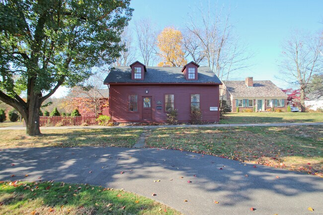 Building Photo - 541 N Main St