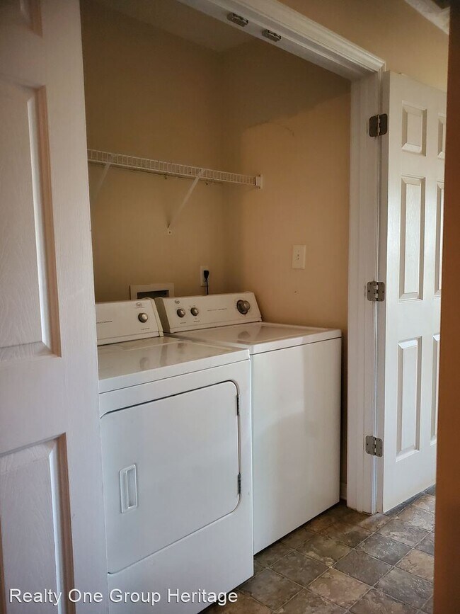 Building Photo - 2 br, 2 bath House - 606-B Middle Street