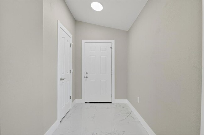 Building Photo - 10610 Boyette Creek Blvd