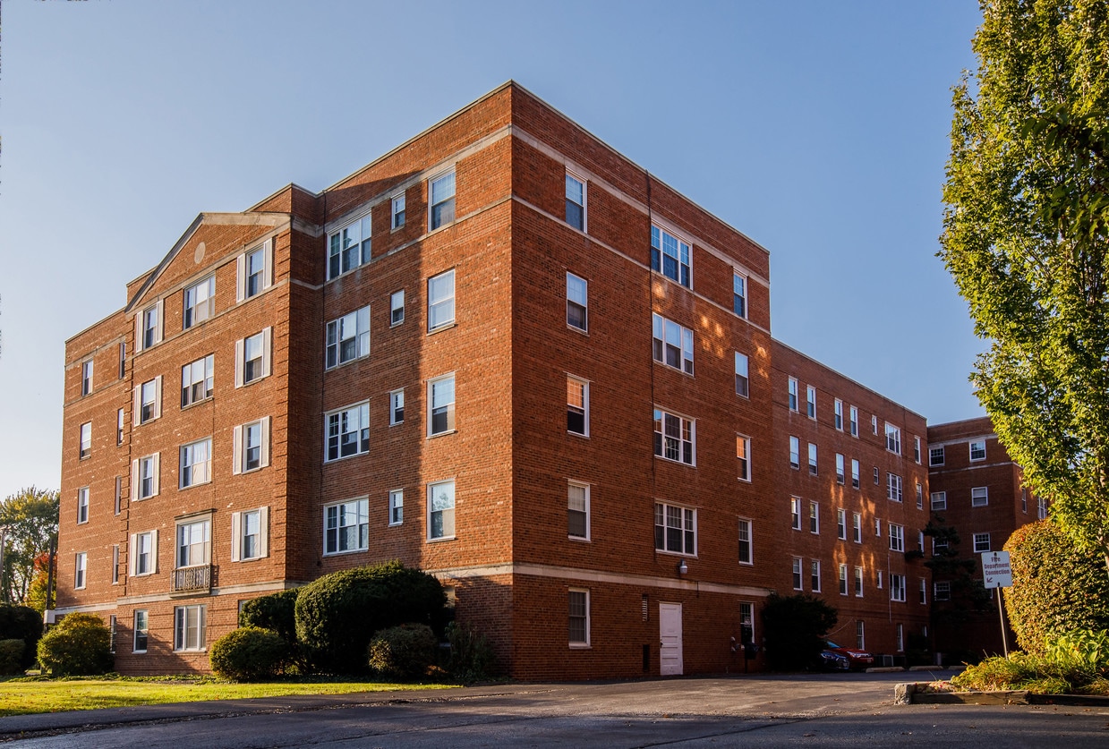 Primary Photo - 18675 Parkland Dr