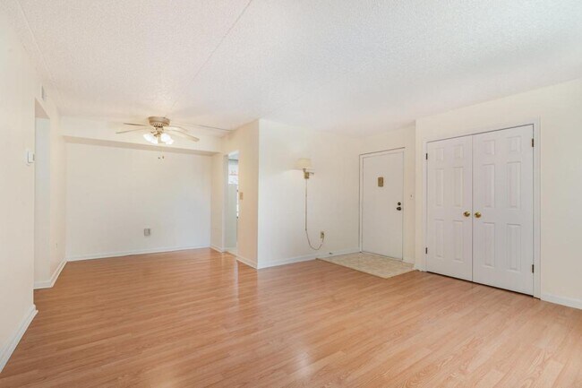 Foto del edificio - 1210 Hampton Hill Ct