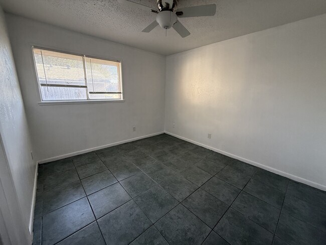 Foto del edificio - 3025 Lourdes St