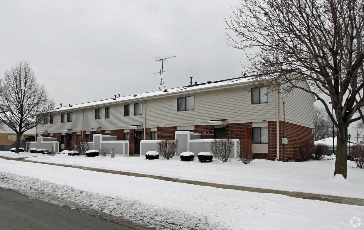 Primary Photo - 4915-4925 47th Ave