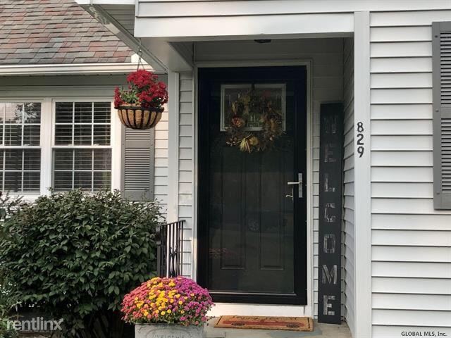 Primary Photo - 3 br, 1 bath House - 829 Whitney Dr