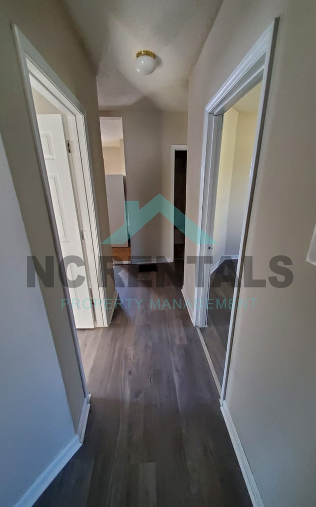 Foto del edificio - 114 N Jackson Ave