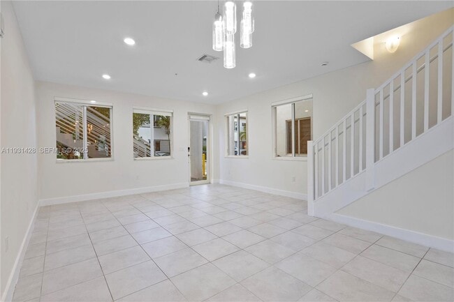 Building Photo - 6425 NW 103rd Pl