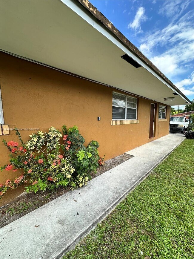 Foto del edificio - 6035 SW 39th St