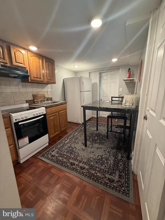 Foto del edificio - 7547 Beverly Rd