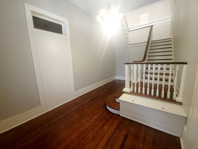 Building Photo - 215 Versailles Blvd