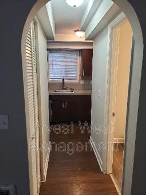 Foto del edificio - 3023 E 20th St