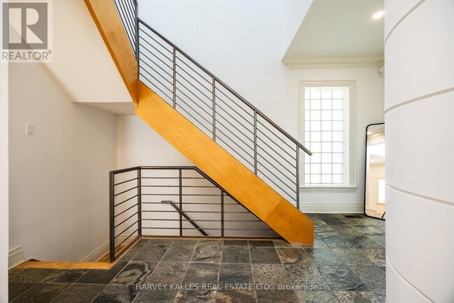 Building Photo - 495 Deloraine Ave