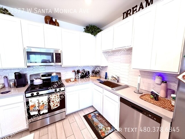 Building Photo - 35377 W Santa Monica Ave