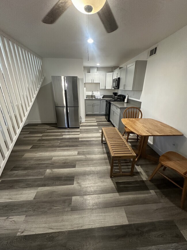 Foto del edificio - 534 R Ave