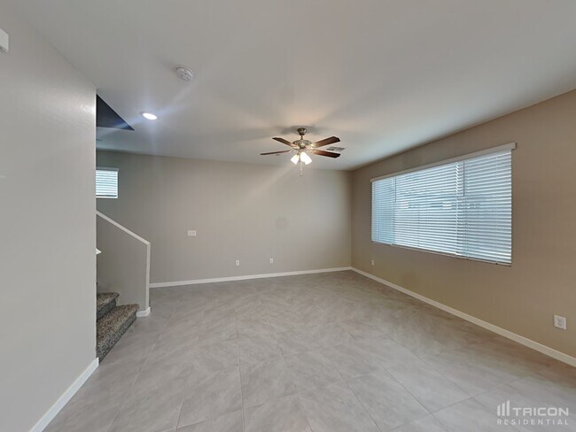 Building Photo - 4536 E Grandview St
