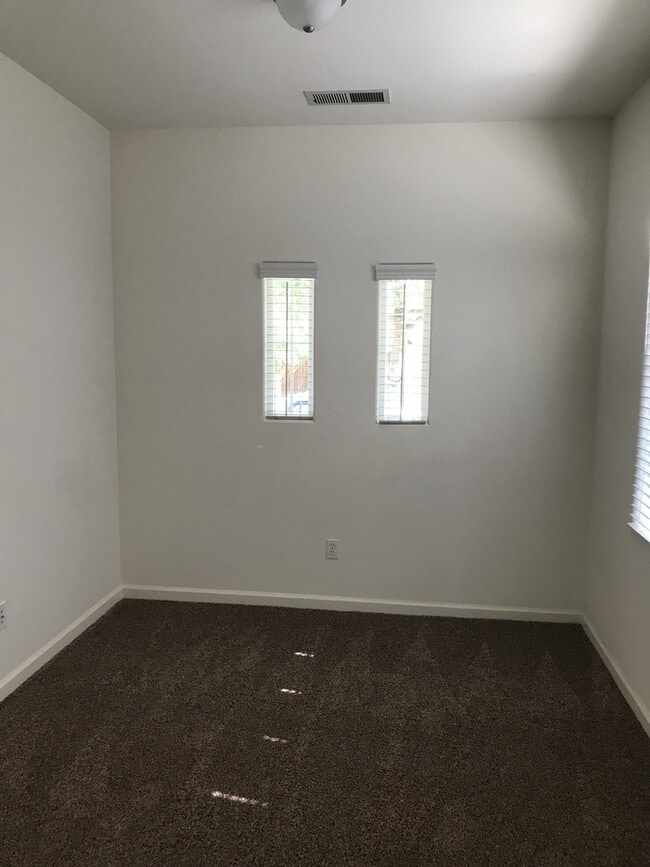 Building Photo - 3841 W Payson Ave