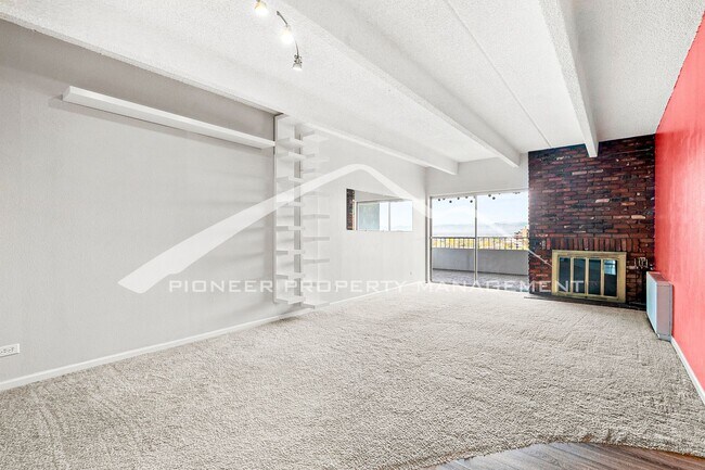 Building Photo - Condo with Mountain Views and Modern Updates!