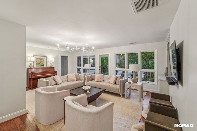 Foto del edificio - Newly Furnished 4BR House in Charlotte