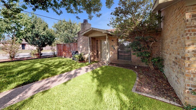 Building Photo - 618 San Saba Ct