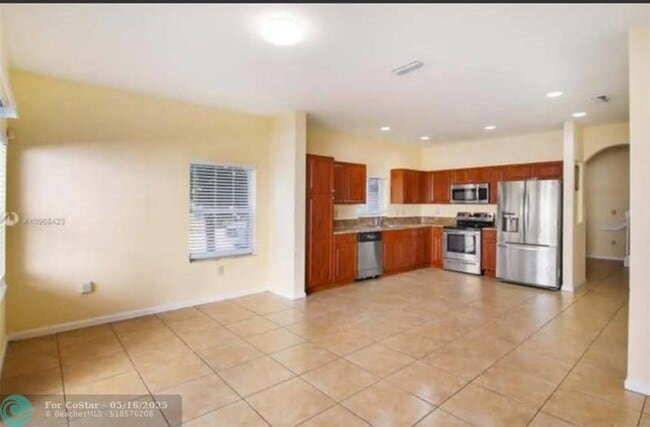Building Photo - 3069 NW 30th Pl