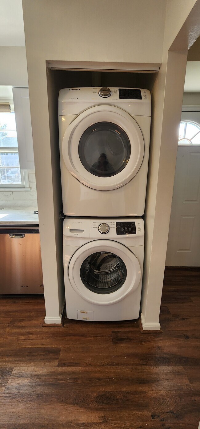 Foto del edificio - 4628 Whitaker Pl