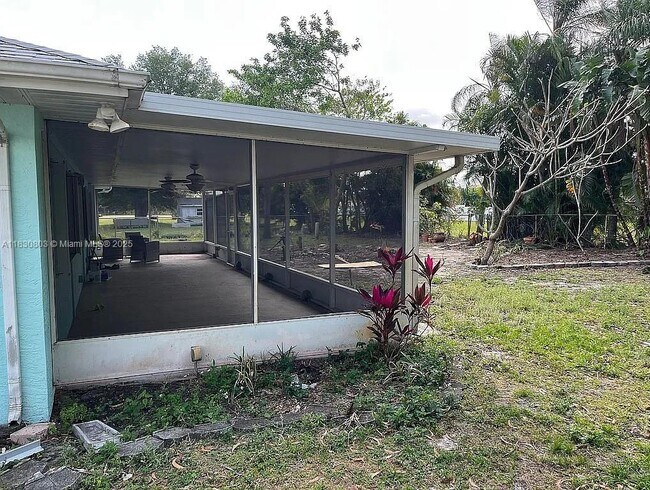 Building Photo - 148 SE Selva Ct