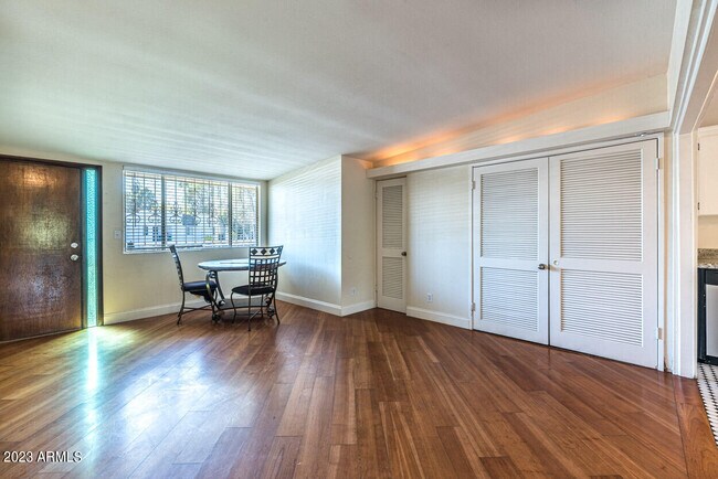 Building Photo - 6108 N 12th Pl