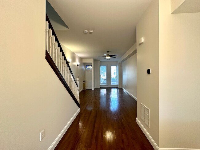 Foto del edificio - Charming  2Bed/2Bath in Patterson Park