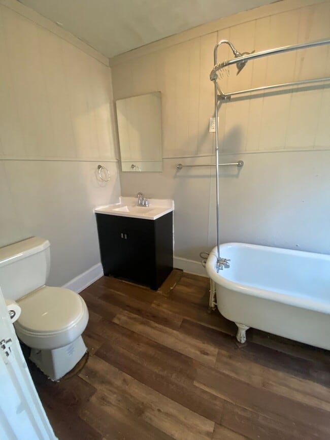 Building Photo - 312 N 6th St