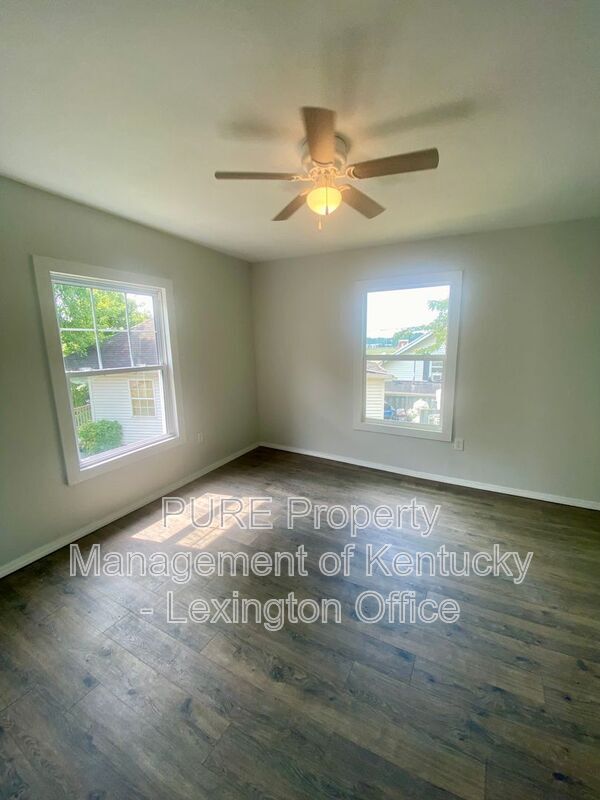 Building Photo - 146 N Elmarch Ave