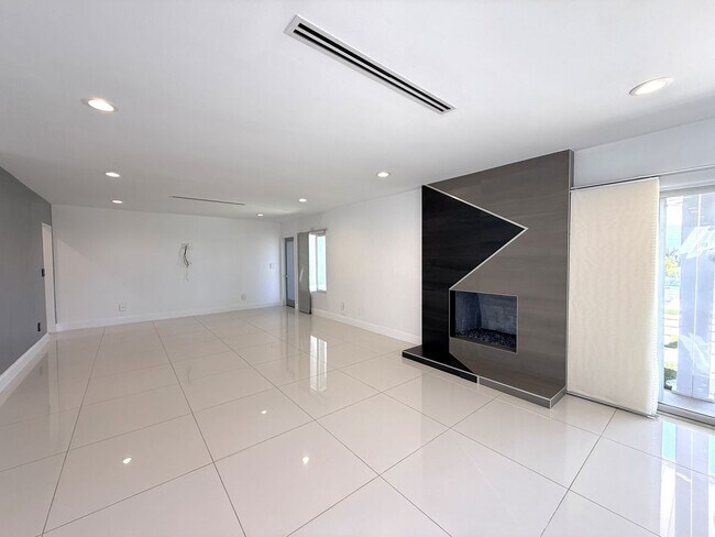 Foto del edificio - 9354 Glory Ave