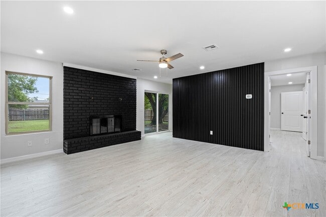 Building Photo - 321 Crescent Dr