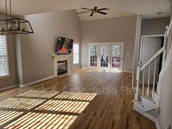 Foto del edificio - 1624 Nesfield Pl