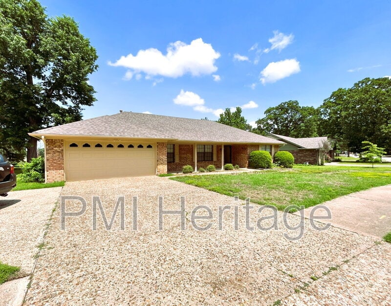 Primary Photo - 3101 Brooken Hill Dr