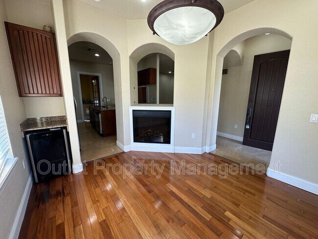 Foto del edificio - 2005 Baylarian Blvd