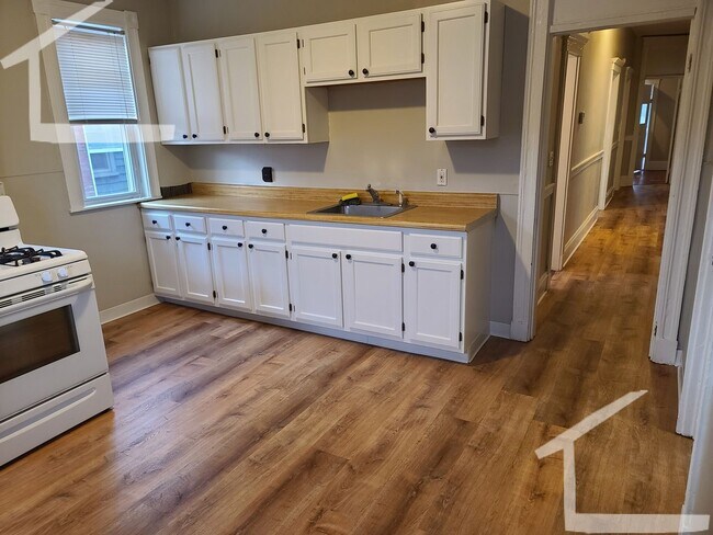 Building Photo - 9/1 No Fee! Spacious 4BR near Oak Sq, Brighton Center, Mass Pike!