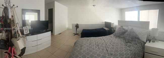 Foto del edificio - 18111 NW 68th Ave