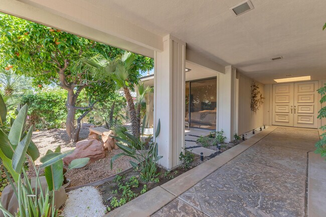 Foto del edificio - 24 Columbia Dr