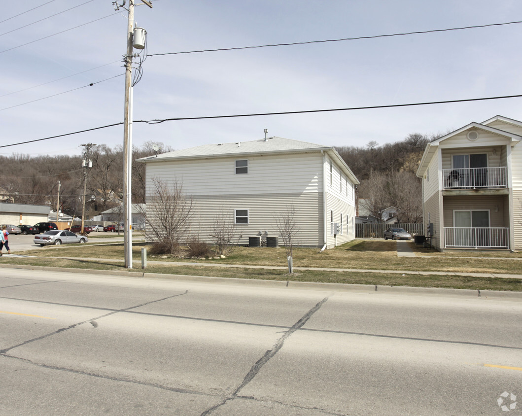 Primary Photo - 221 13th Ave