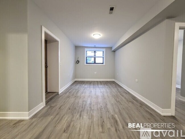 Foto del edificio - 822 W Waveland Ave