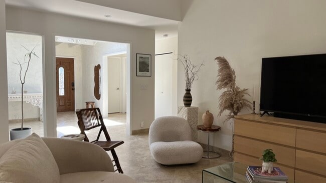Building Photo - 1452 San Carlos Pl