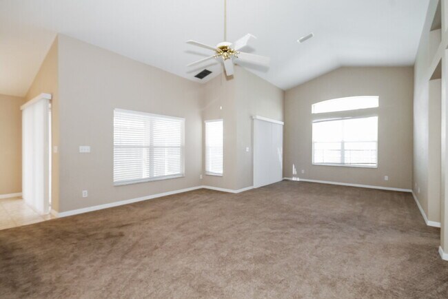 Foto del edificio - 22650 Hawk Hill Loop