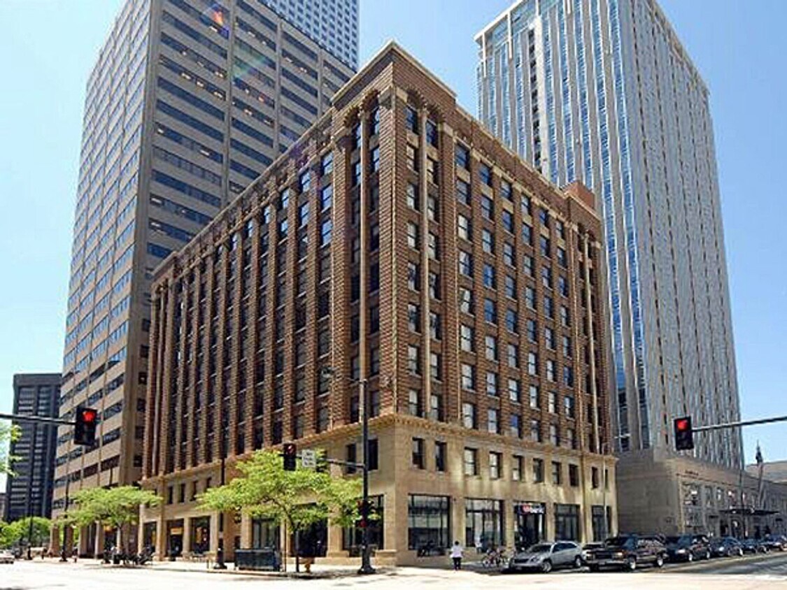 Foto principal - Executive 1 Bedroom Apartment right off 16...