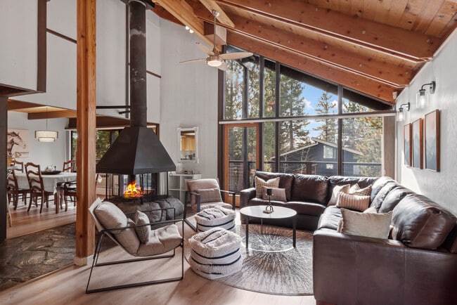 Building Photo - 7639 Forest Glen Dr